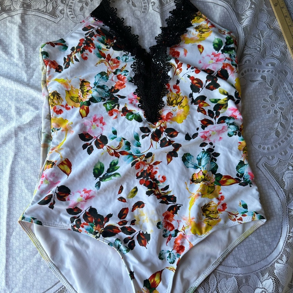 Floral V-Neck One-Piece Swimsuit XL